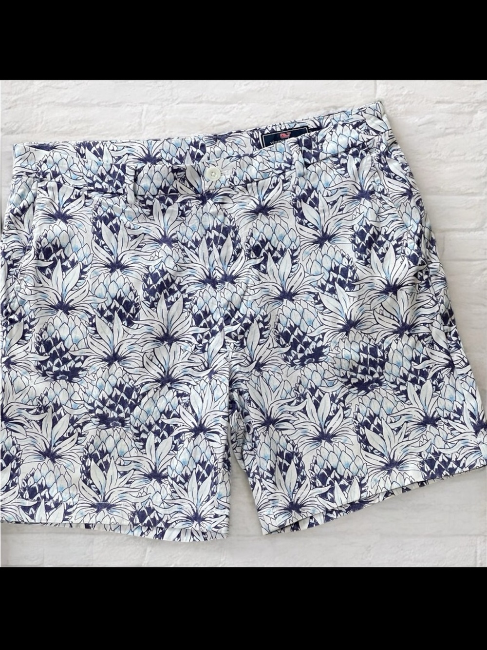 Vineyard Vines Blue White Pineapple Print Breaker Shorts Men’s Sz 36 Flat Front